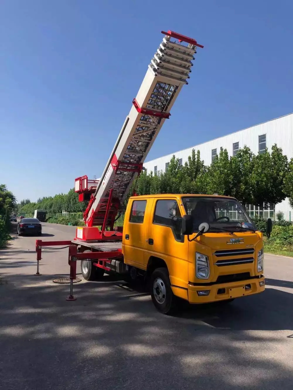 商水附近的云梯车出租服务：轻松解决高空作业需求